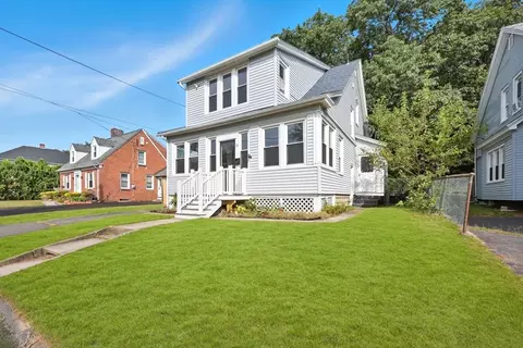 27 Greenwich St, Ludlow, MA 01056