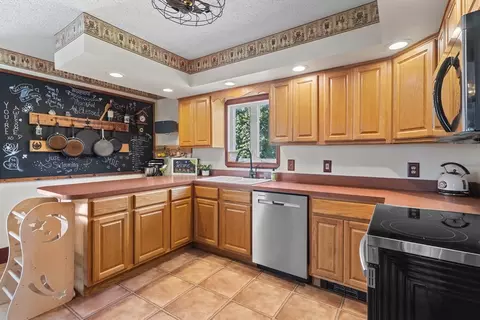 242 Clover St, Worcester, MA 01603 photo 15