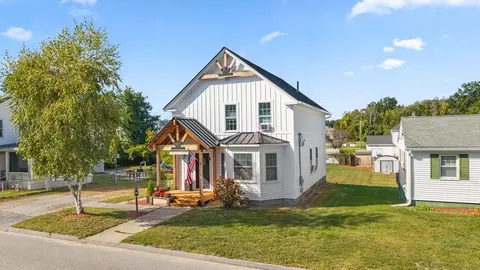 242 Clover St, Worcester, MA 01603 photo 2