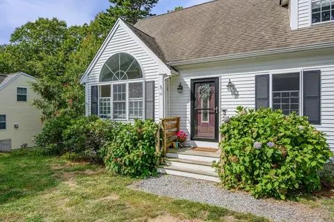 16 Balfour Ln, Mashpee, MA 02649 photo 3