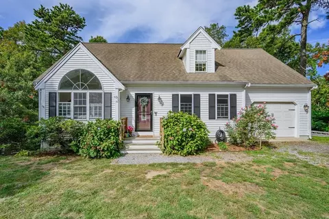 16 Balfour Ln, Mashpee, MA 02649