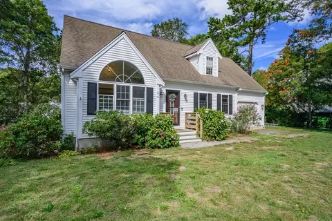16 Balfour Ln, Mashpee, MA 02649 photo 2