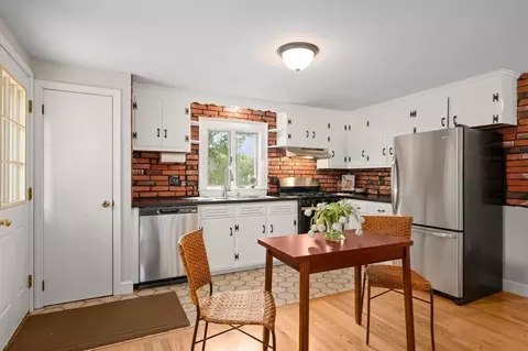 39 Wadsworth St, Danvers, MA 01923 photo 3