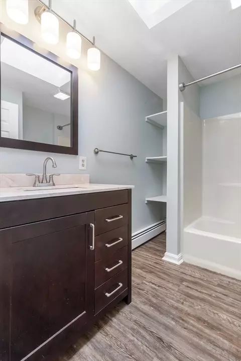 Bath - 7 Lorraine Rd, Worcester, MA 01604 photo 3 of 4