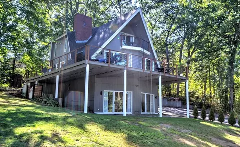 8 Sandy Beach Rd, Westford, MA 01886