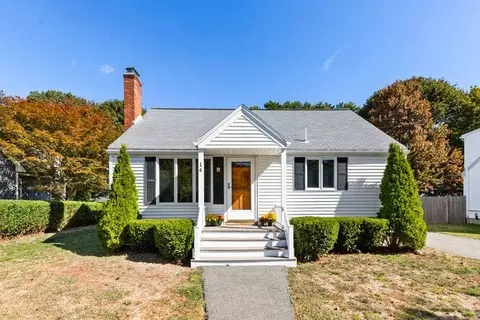 14 Foster Dr, Beverly, MA 01915