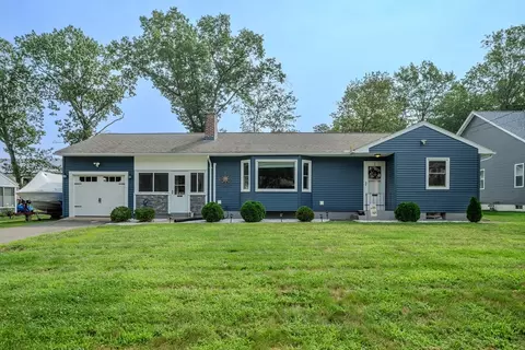121 W Crystal Brook Dr, Springfield, MA 01118