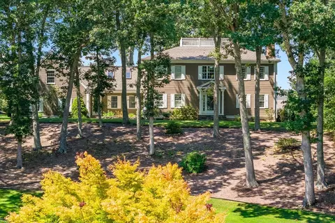 7 Mary Leal Ln, Sandwich, MA 02563