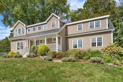 79 Robbins St, Acton, MA 01720