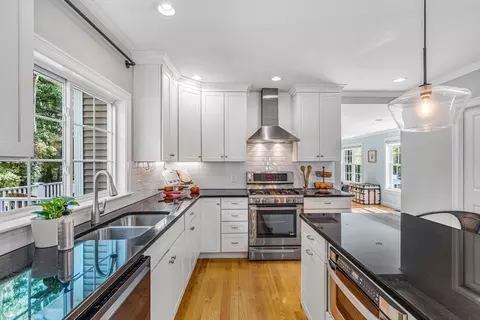 79 Robbins St, Acton, MA 01720 photo 4