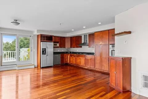647 E 3rd #2, Boston, MA 02127 photo 4