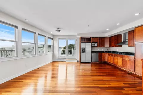 647 E 3rd #2, Boston, MA 02127 photo 2