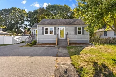 31 Briggs Ave, Somerset, MA 02725