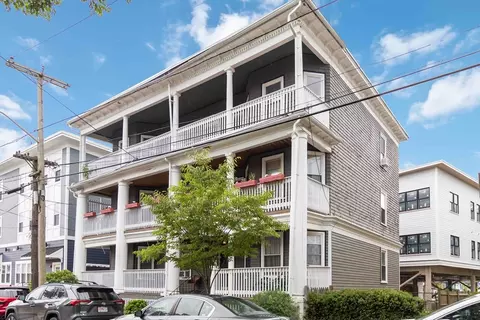 10 Beach Rd #1, Winthrop, MA 02152