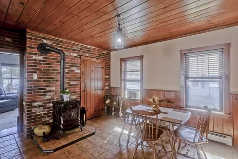 Dining - 92 Locust Ave, Worcester, MA 01604 photo 3 of 3