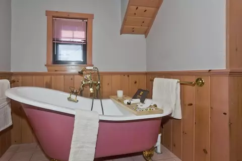 Bath - 92 Locust Ave, Worcester, MA 01604 photo 5 of 6
