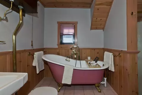 Bath - 92 Locust Ave, Worcester, MA 01604 photo 3 of 6