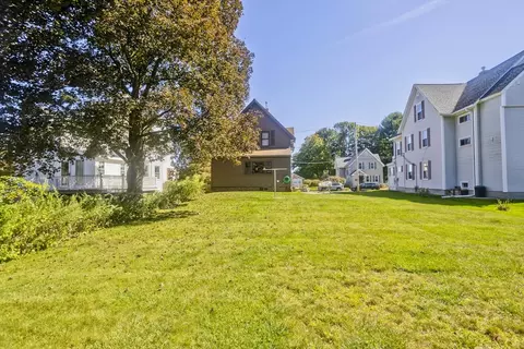 Exterior - 92 Locust Ave, Worcester, MA 01604 photo 7 of 8