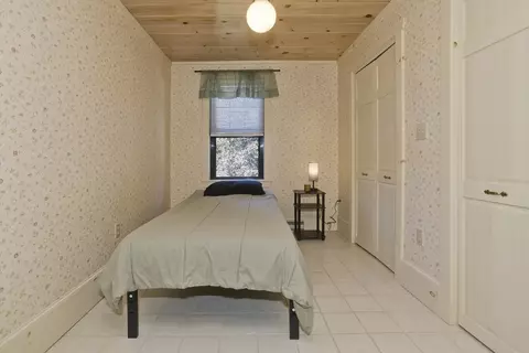 Bedroom - 92 Locust Ave, Worcester, MA 01604 photo 3 of 7