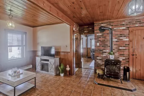 Entry Way - 92 Locust Ave, Worcester, MA 01604 photo 1 of 1