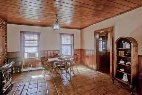 Dining - 92 Locust Ave, Worcester, MA 01604 photo 1 of 3