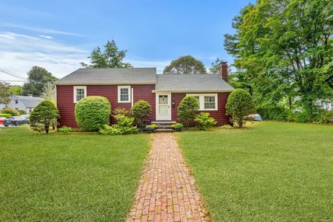 100 Village St, Marblehead, MA 01945
