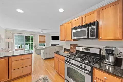32 Whispering Pine Cir #32, Worcester, MA 01606 photo 10