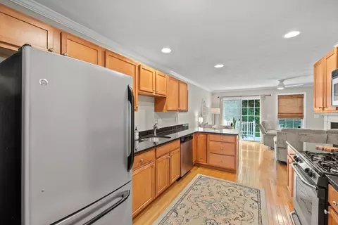 32 Whispering Pine Cir #32, Worcester, MA 01606 photo 8