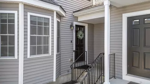 32 Whispering Pine Cir #32, Worcester, MA 01606 photo 2