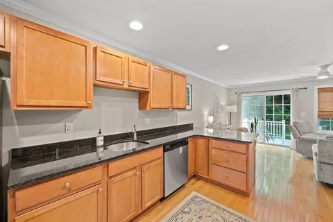 32 Whispering Pine Cir #32, Worcester, MA 01606 photo 9