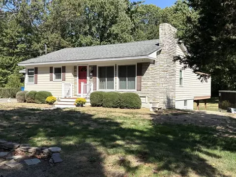 16 Emery St, Merrimac, MA 01860