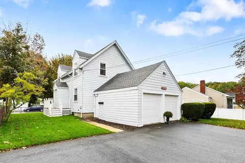 2 Rose Cir, Peabody, MA 01960