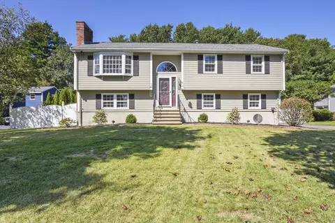 8 Cushing Dr, Wilmington, MA 01887