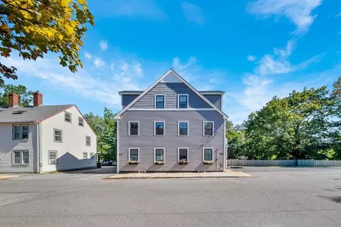 24 Aubin St #2, Amesbury, MA 01913