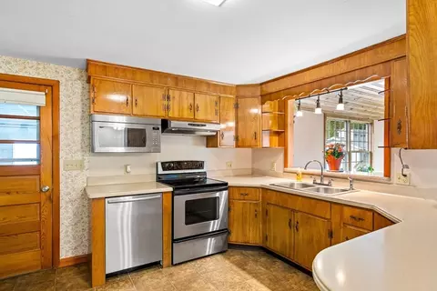 26 Brook St, Easthampton, MA 01027 photo 13