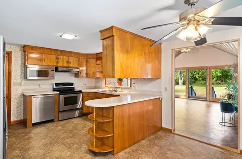 26 Brook St, Easthampton, MA 01027 photo 12