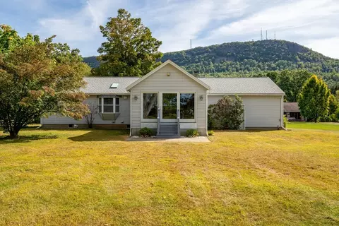 26 Brook St, Easthampton, MA 01027 photo 3