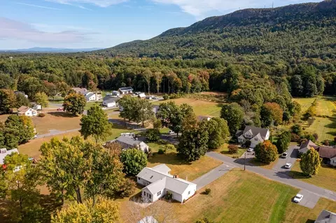 26 Brook St, Easthampton, MA 01027 photo 8