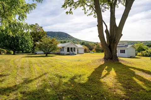 26 Brook St, Easthampton, MA 01027 photo 4