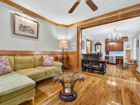 69 Myrtle St #2, Boston, MA 02114