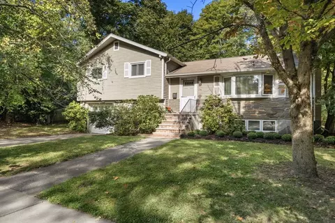 174 Middlesex Rd, Chestnut Hill, MA 02467