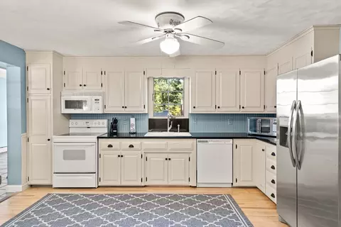 63 Pomeroy St, Easthampton, MA 01027 photo 14