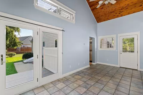 63 Pomeroy St, Easthampton, MA 01027 photo 11