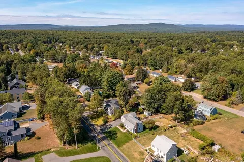 63 Pomeroy St, Easthampton, MA 01027 photo 4