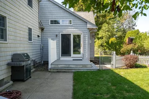 63 Pomeroy St, Easthampton, MA 01027 photo 8