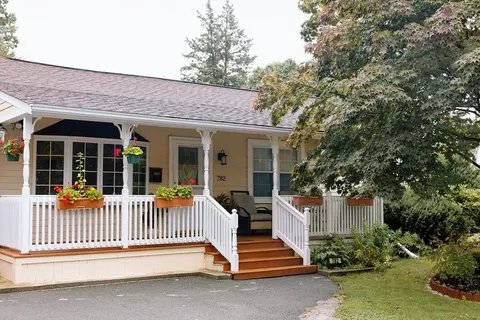 782 Ash St, Brockton, MA 02301