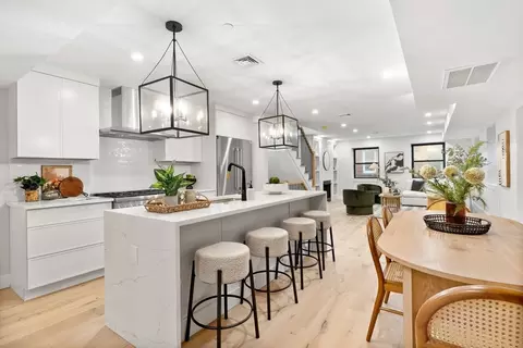 190 Salem St #3, Boston, MA 02113