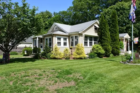 8 Parkridge Rd, Wayland, MA 01778
