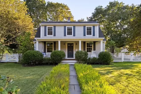 4 Windemere Park Ext, Manchester, MA 01944