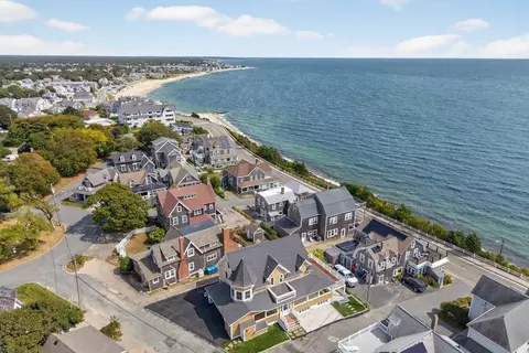 9 Fairmount Ave #1, Falmouth, MA 02540